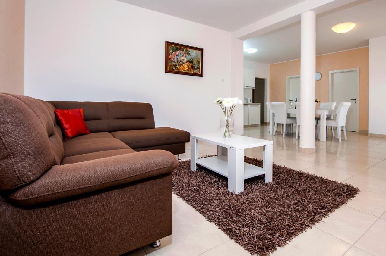 Apartments And Rooms Camaiore Rovinj Extérieur photo