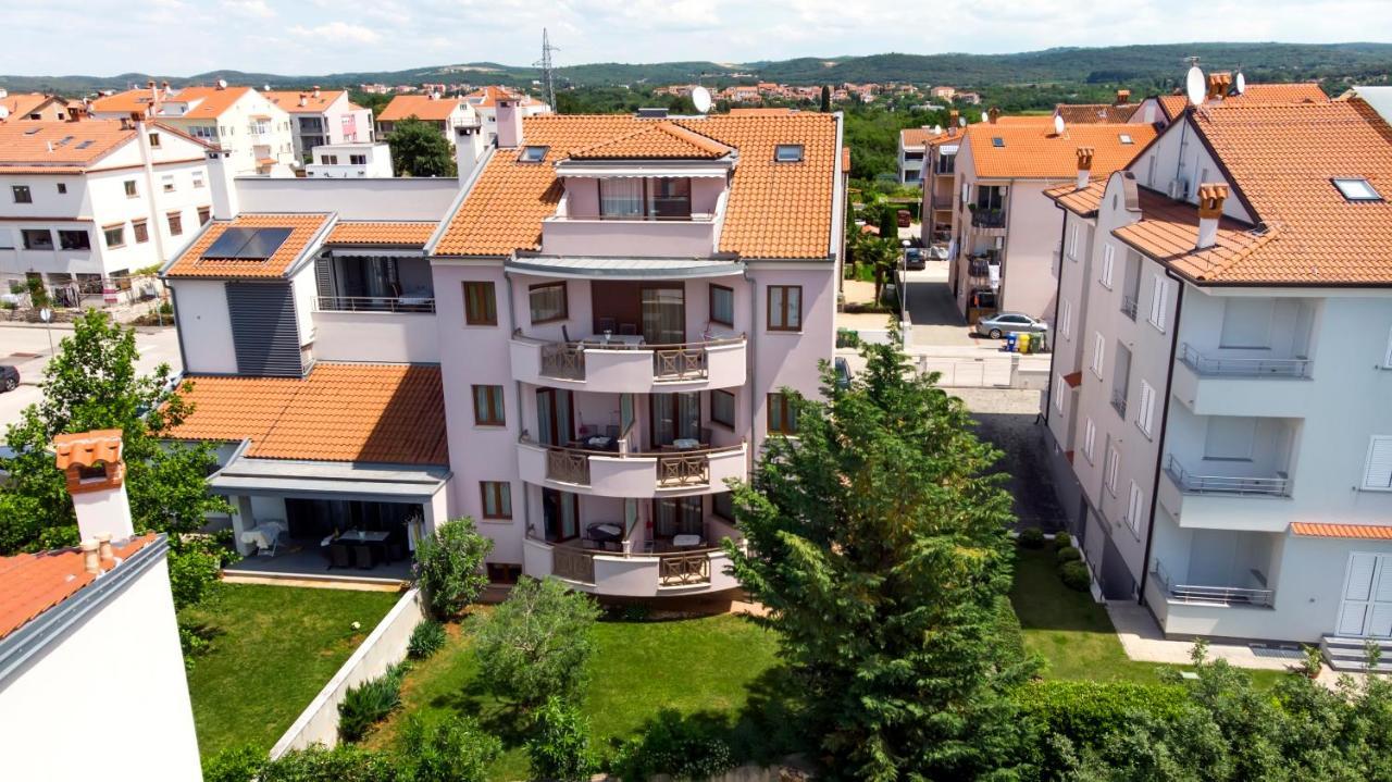 Apartments And Rooms Camaiore Rovinj Extérieur photo