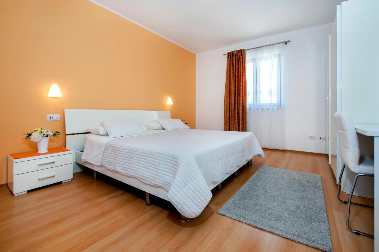 Apartments And Rooms Camaiore Rovinj Extérieur photo
