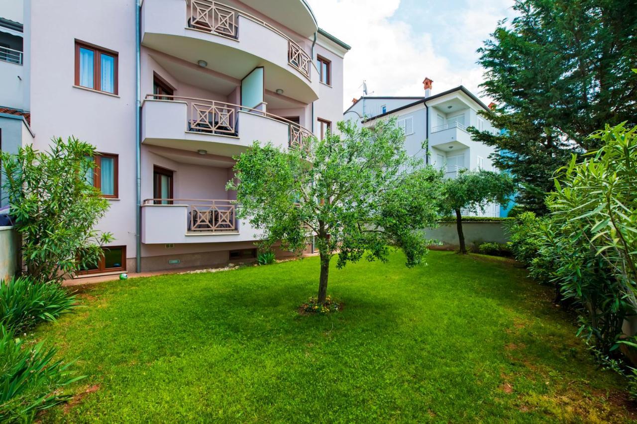 Apartments And Rooms Camaiore Rovinj Extérieur photo