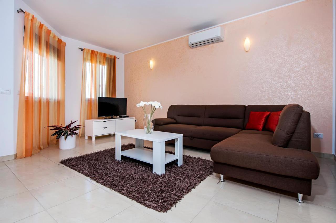 Apartments And Rooms Camaiore Rovinj Extérieur photo