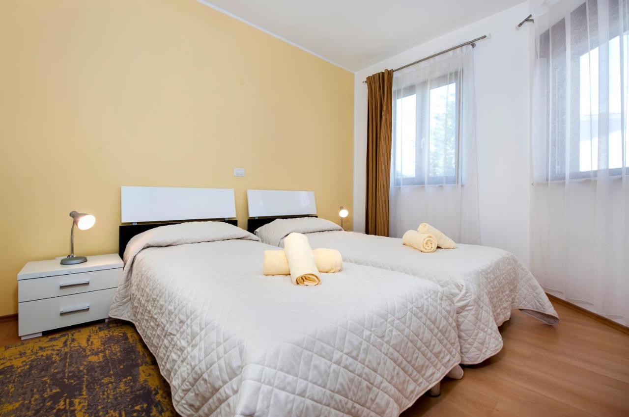 Apartments And Rooms Camaiore Rovinj Extérieur photo
