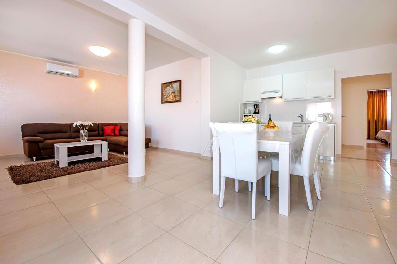 Apartments And Rooms Camaiore Rovinj Extérieur photo