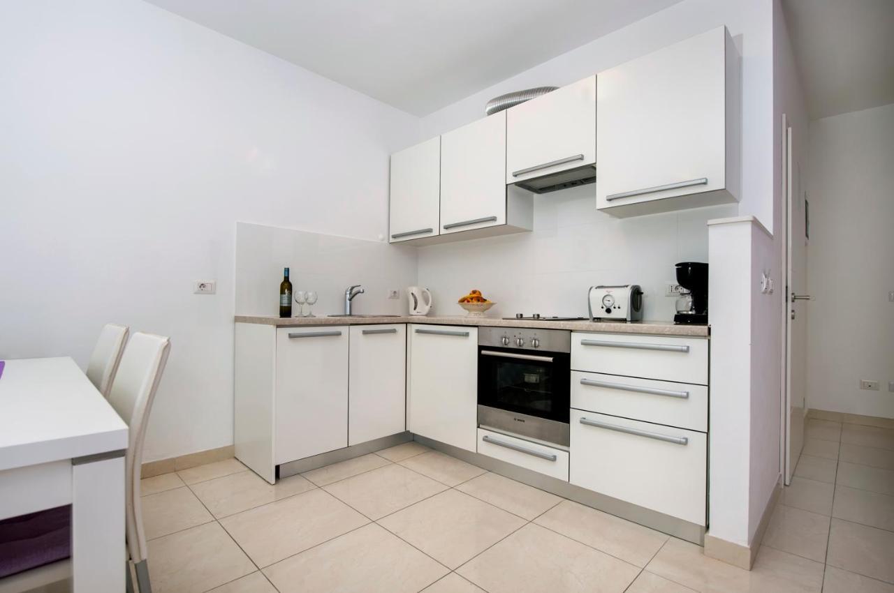Apartments And Rooms Camaiore Rovinj Extérieur photo